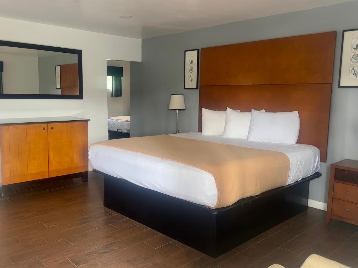 Oceanside Inn & Suites — photo 11