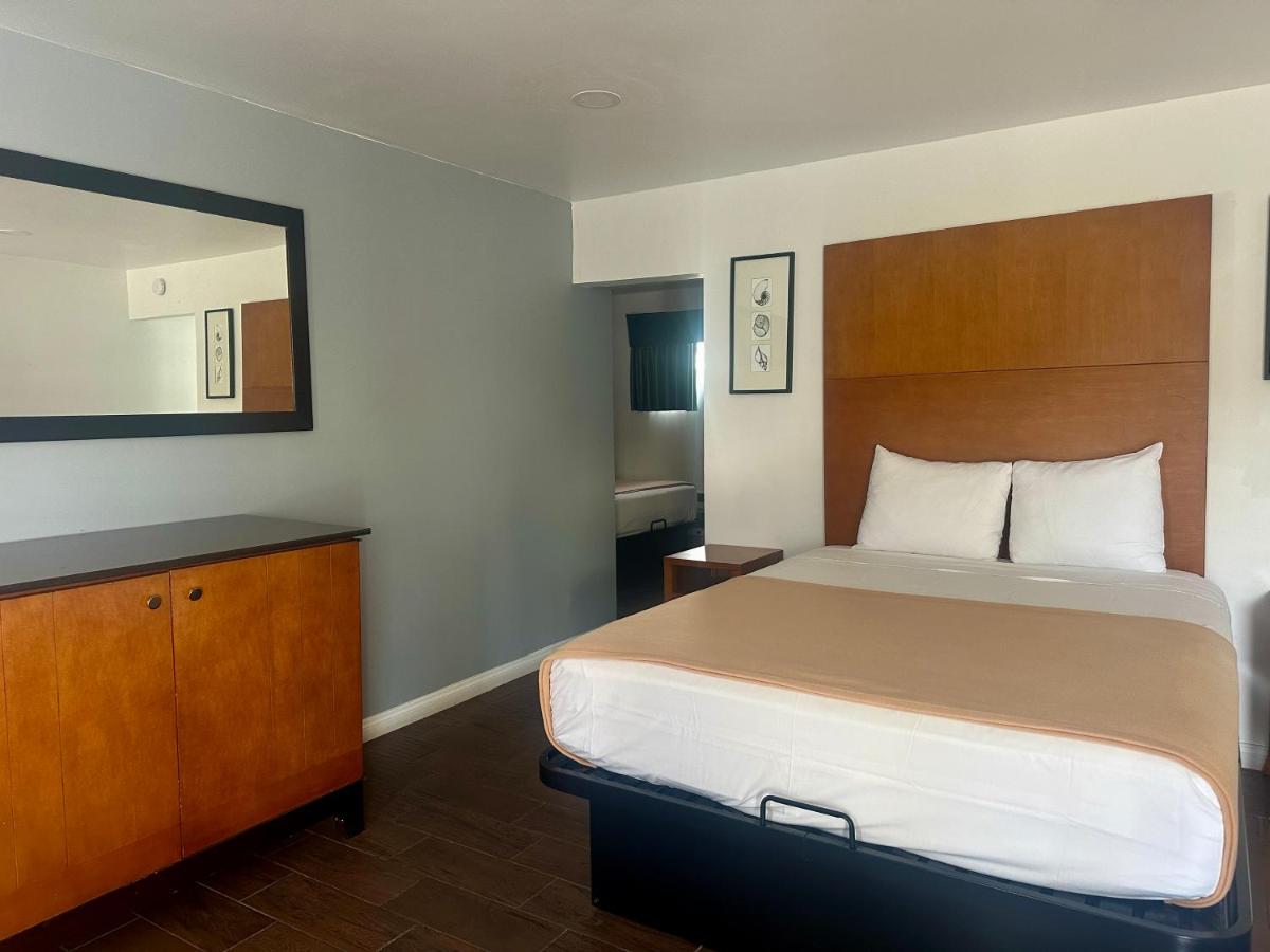 Oceanside Inn & Suites — photo 7