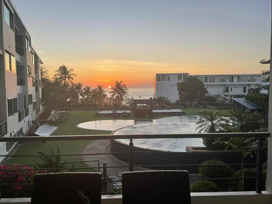 Karon Beach Large 2 bedrooms & living room Seaview apartment