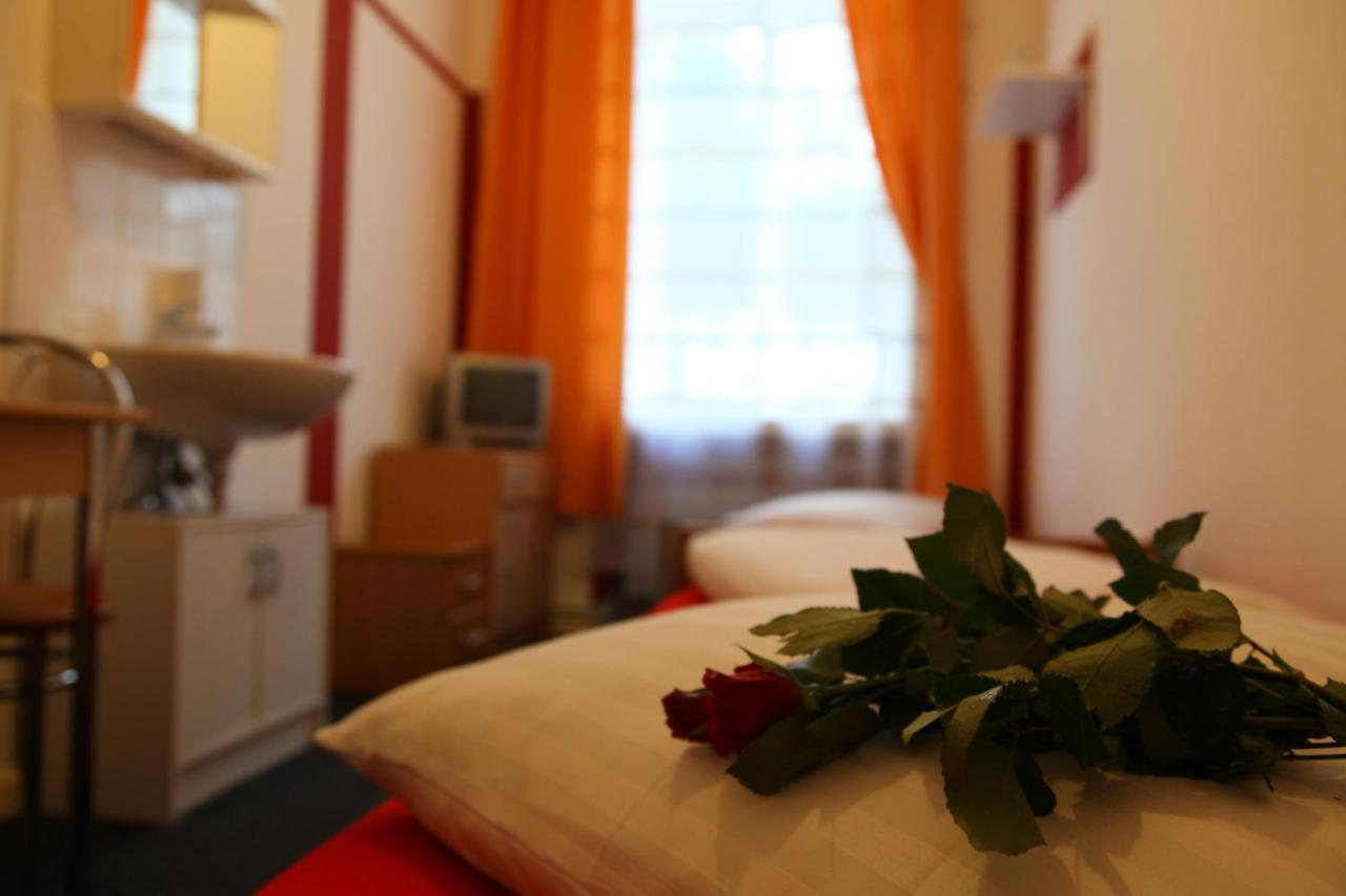 Hotel-Pension INSOR - Laterooms