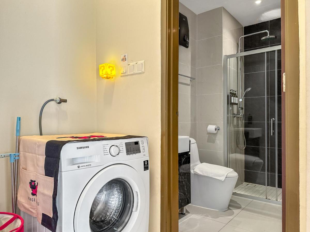 FunxVivid Seaview 2BR 2CP near SG CIQ KSL ZooJB Free Netflix WiFI - 3