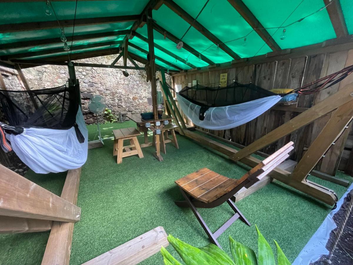 Les hamacs aux Saintes