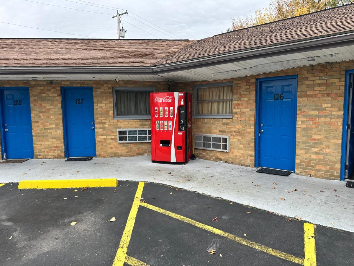 Westgate Manor Motel By OYO Youngstown Austintown — photo 11