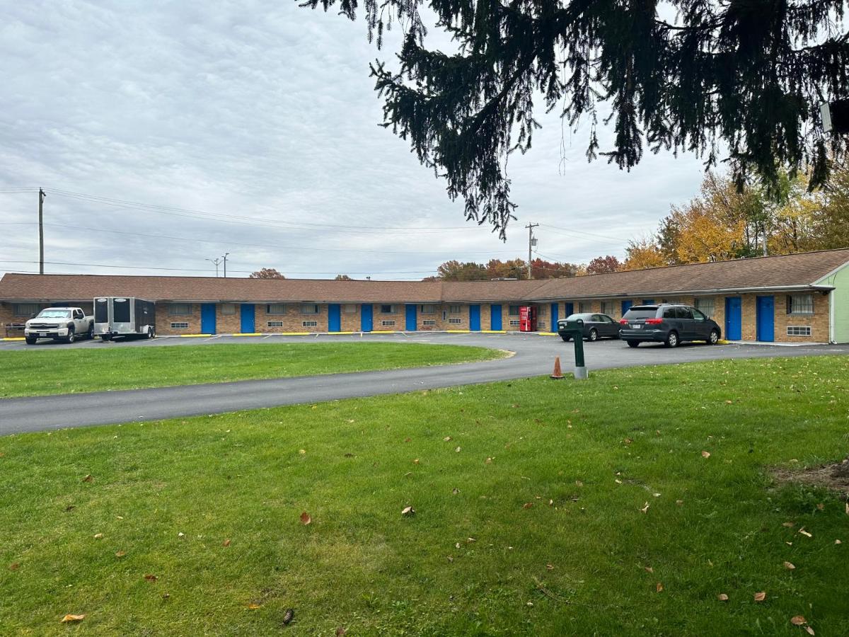 Westgate Manor Motel By OYO Youngstown Austintown — photo 14