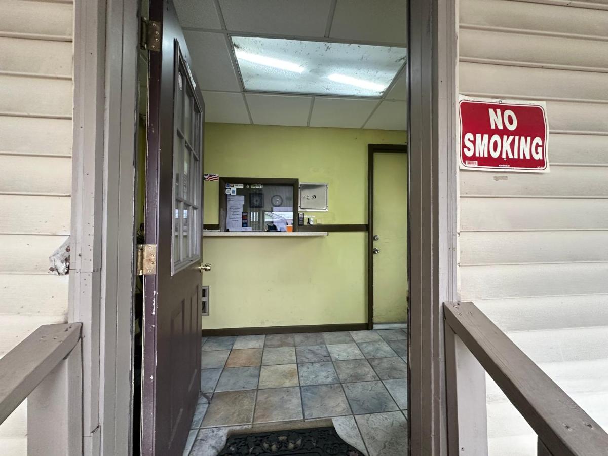 Westgate Manor Motel By OYO Youngstown Austintown — photo 17