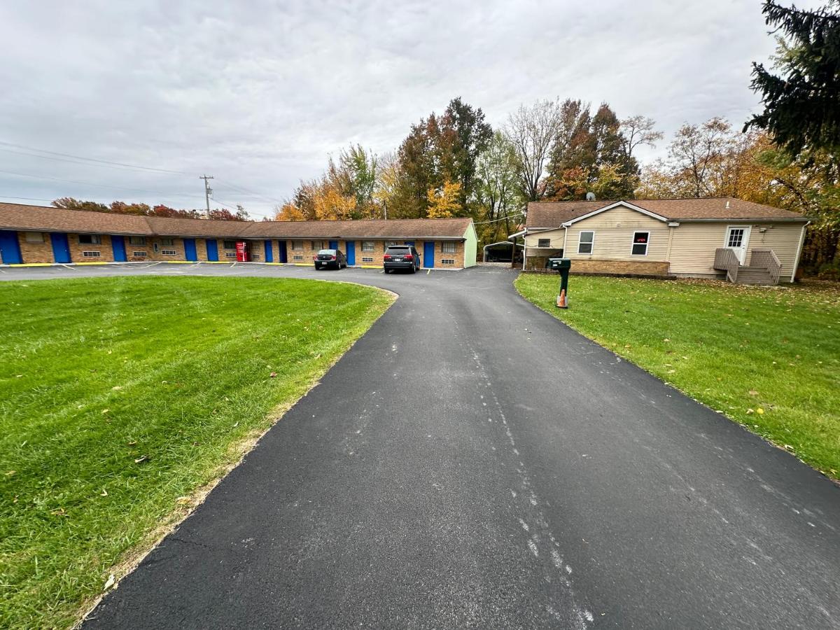 Westgate Manor Motel By OYO Youngstown Austintown — photo 3