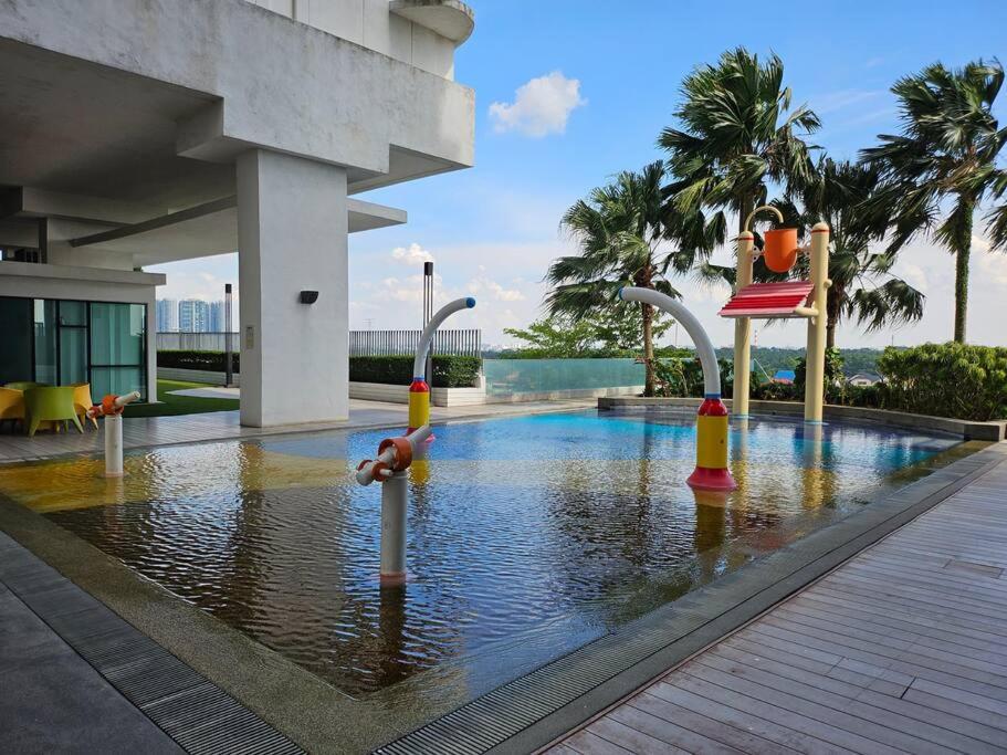 3BR Mosaic Midvalley Southkey w Bathtub - 4