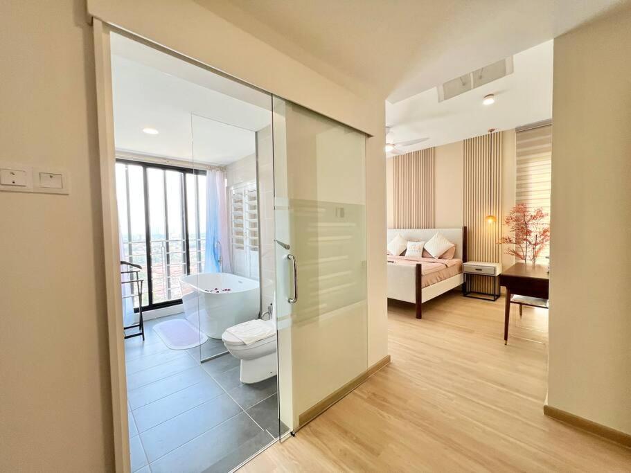 3BR Mosaic Midvalley Southkey w Bathtub - 3