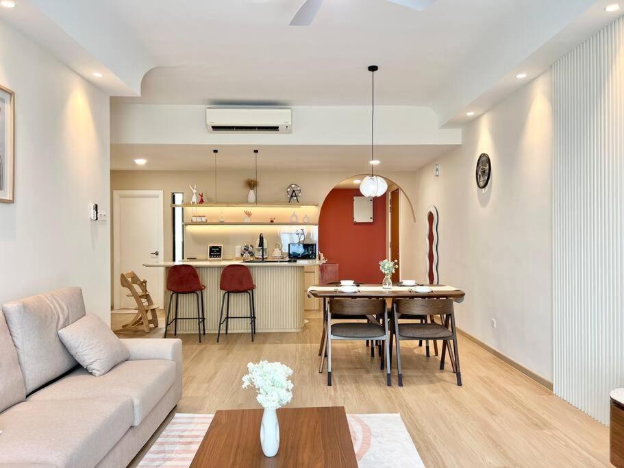 3BR Mosaic Midvalley Southkey w Bathtub - 5