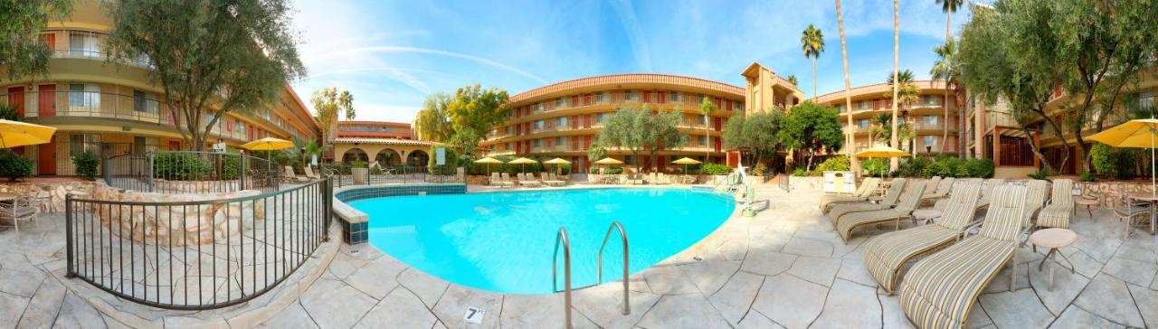 Heated swimming pool: Embassy Suites Phoenix Airport at 24th Street