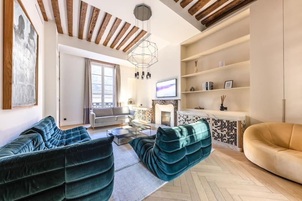 Chic 2-Bedroom Haven - 5