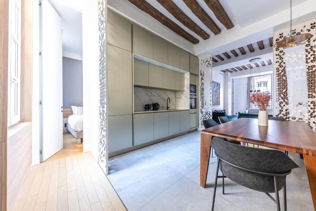 Chic 2-Bedroom Haven - 4