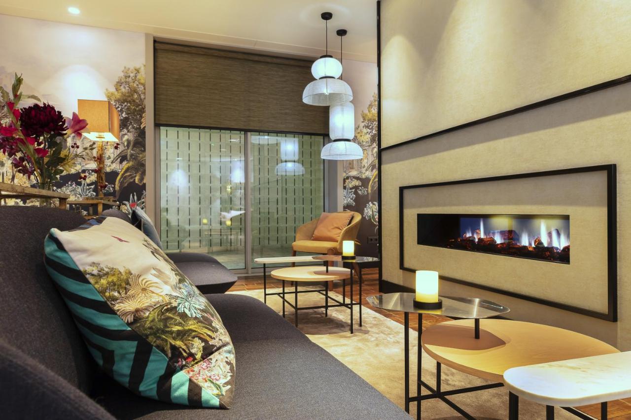 Een zitgedeelte bij Monet Garden Hotel Amsterdam
