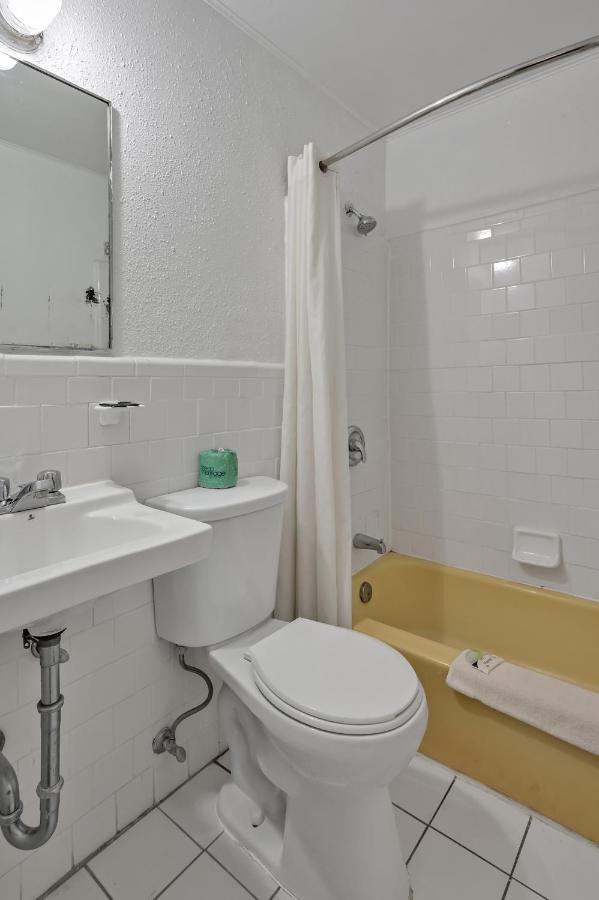 Travelers Inn — photo 3