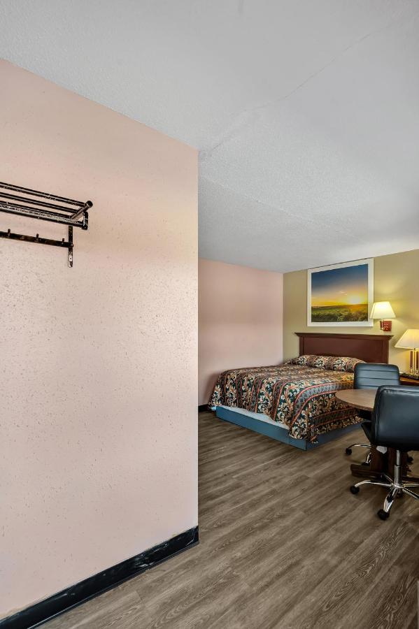 Travelers Inn — photo 18