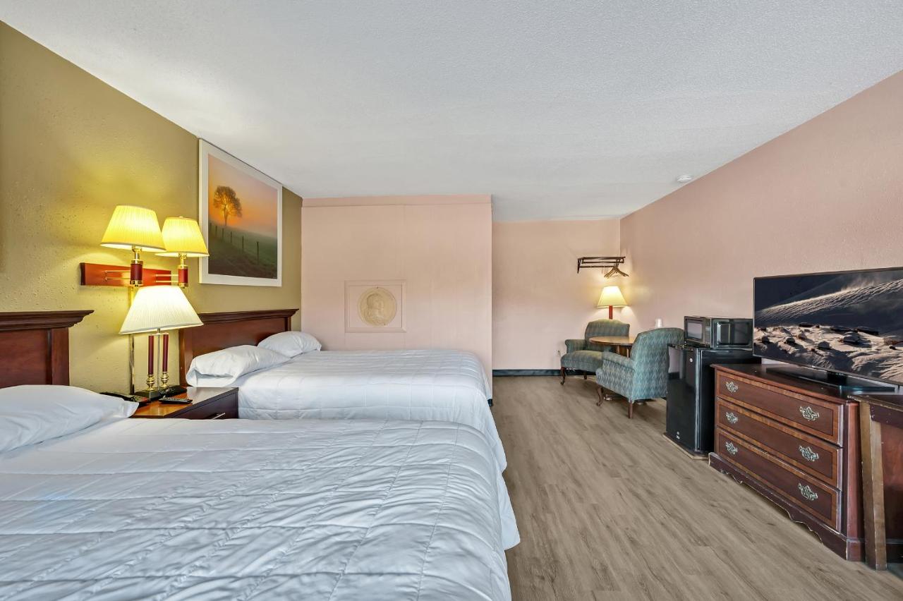 Travelers Inn — photo 16