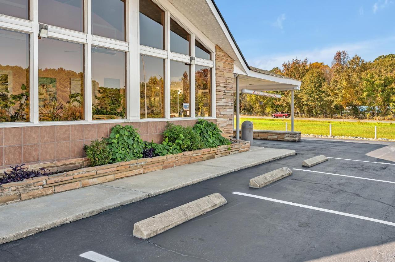 Travelers Inn — photo 11