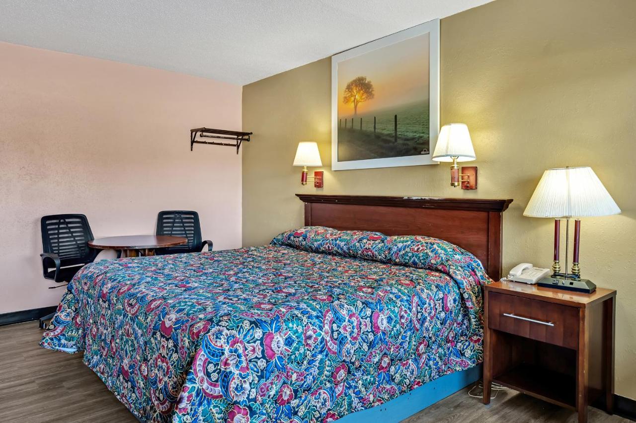 Travelers Inn — photo 14