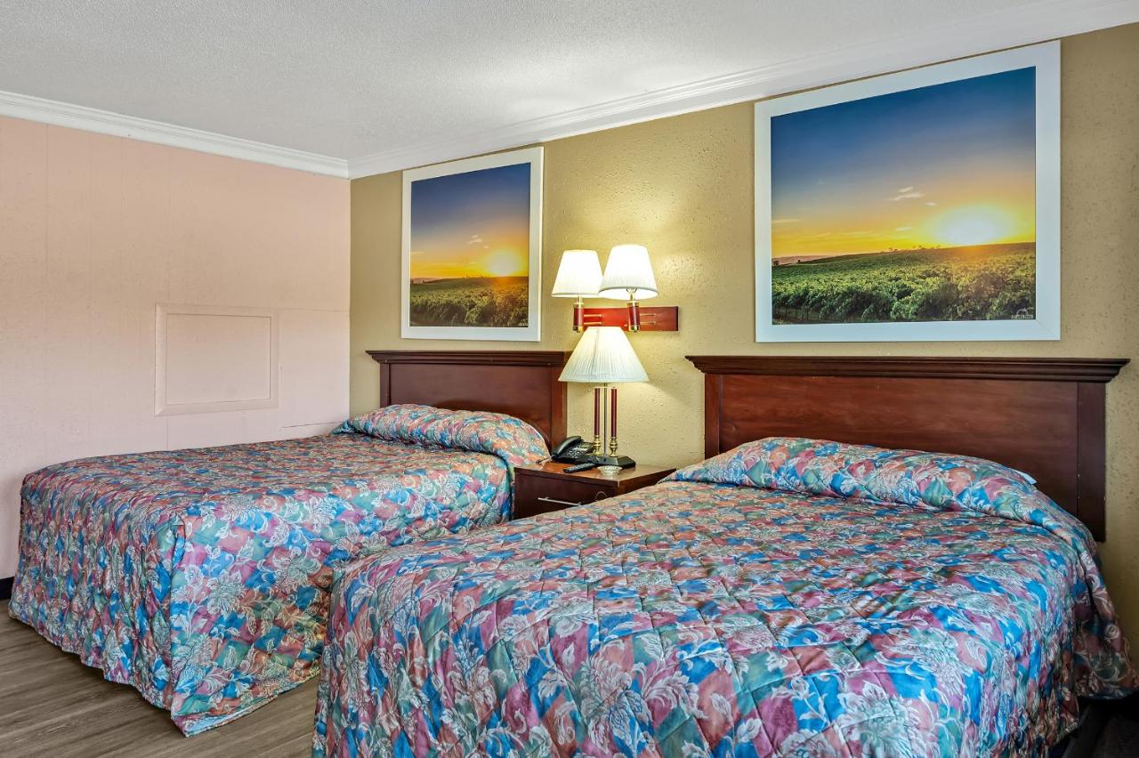Travelers Inn — photo 13