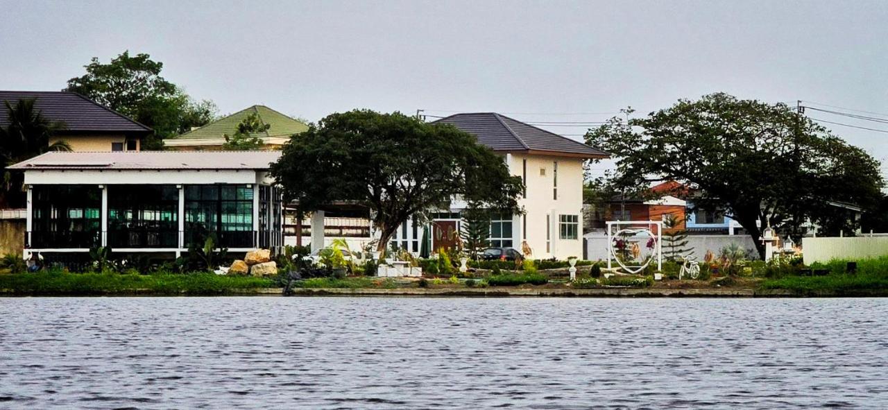 Tiny Island Lake Lodge - 2