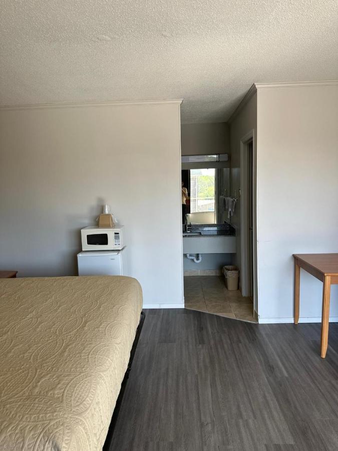 Budget Inn — photo 10