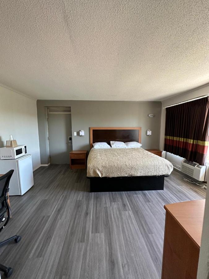 Budget Inn — photo 11