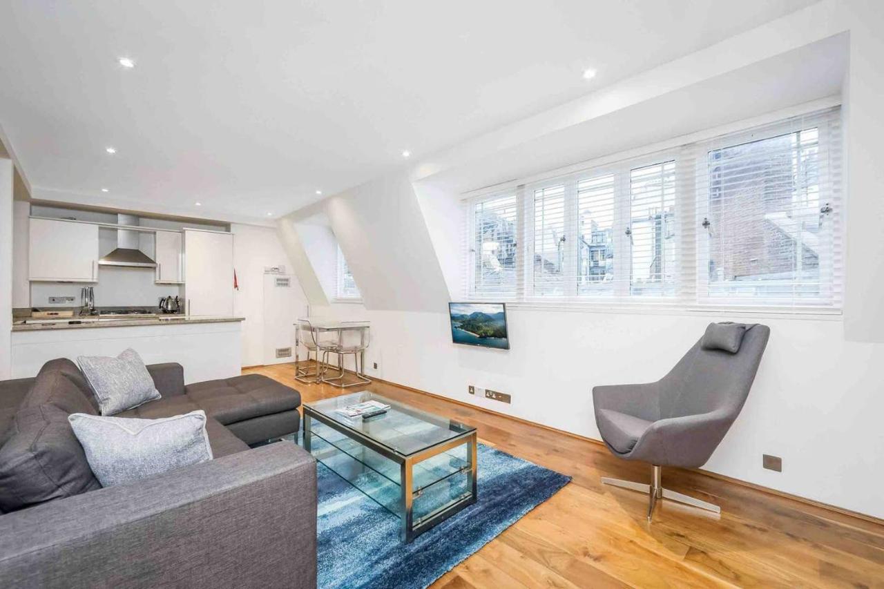2 Bed 2 Bath Apartment with lift- Oxford Street