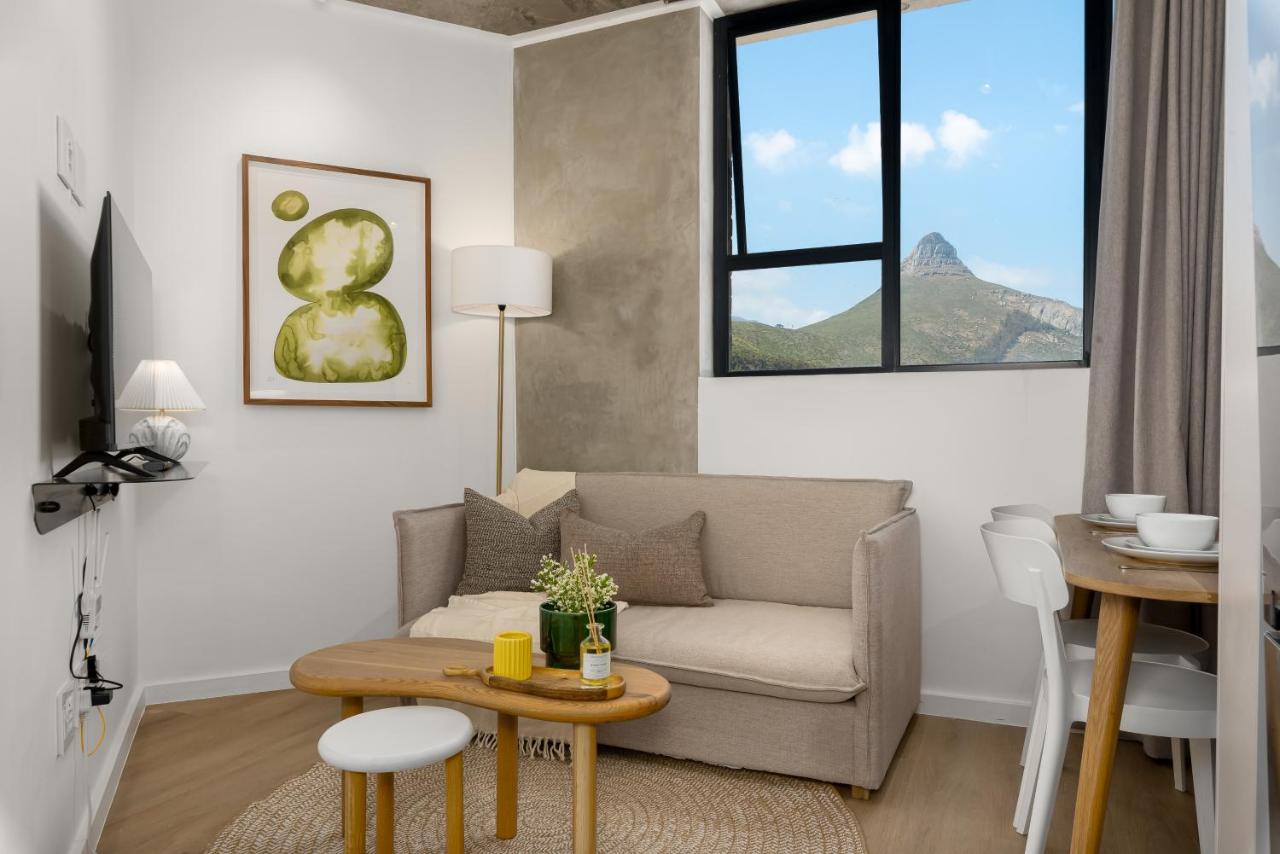 Luxe Stays Sea Point, Rooftop Pool Deck - 4