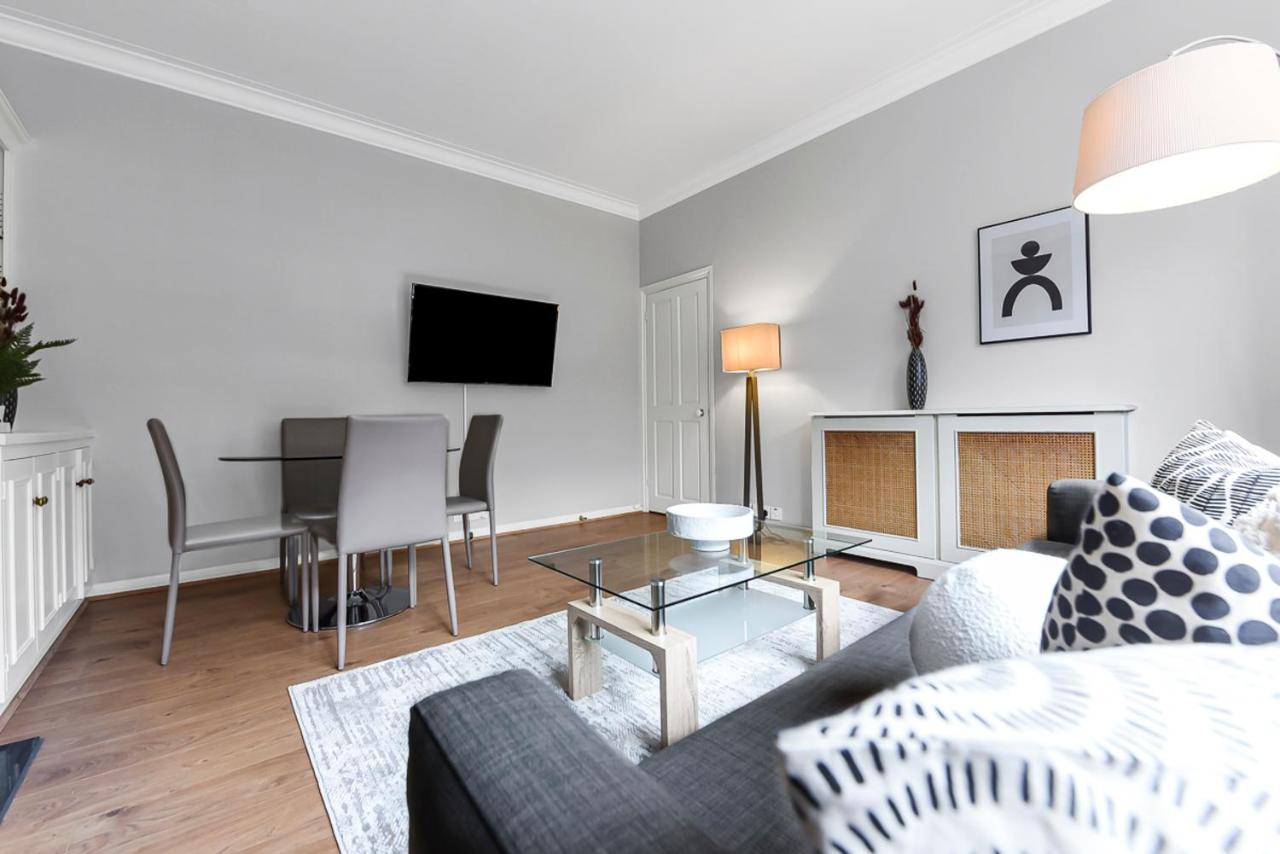 2 Bed Apartment- Mayfair 4 - 5