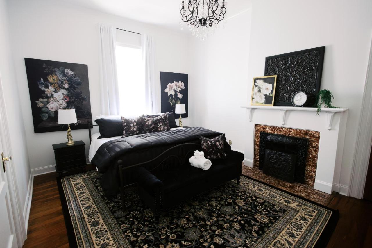 Historic Home For Groups! 8 min to DT! Sleeps 12 - 5