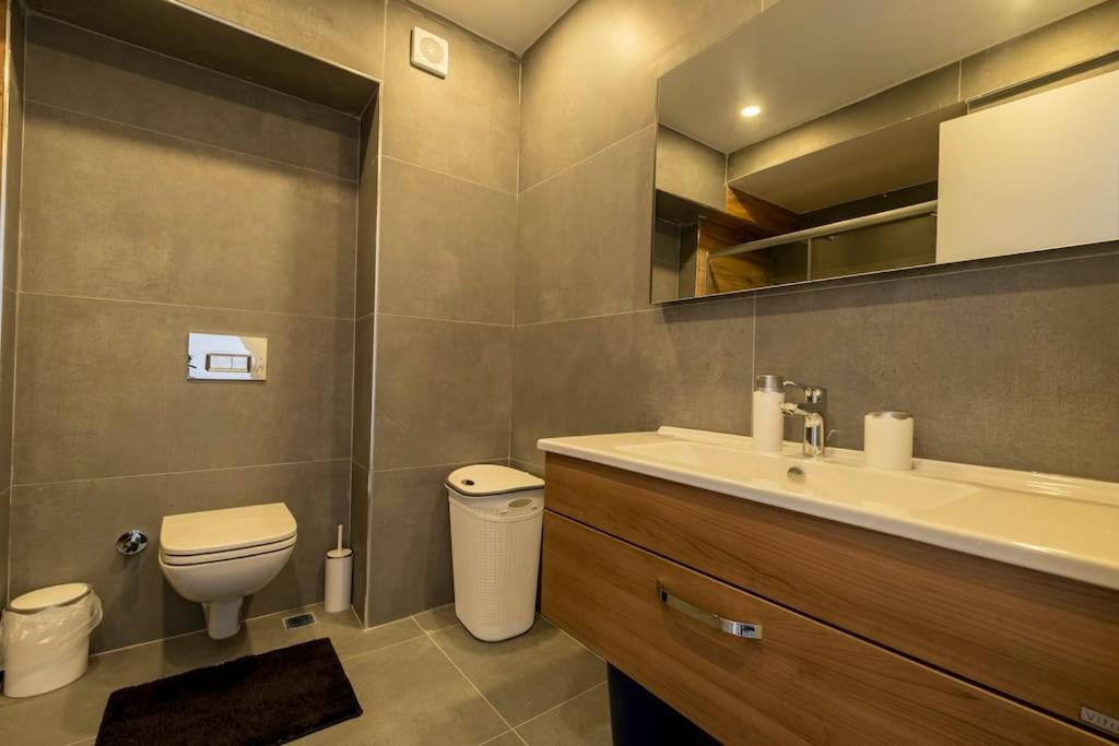 Modern Two-Bedroom Flat with Stunning Bosphorus View - 3