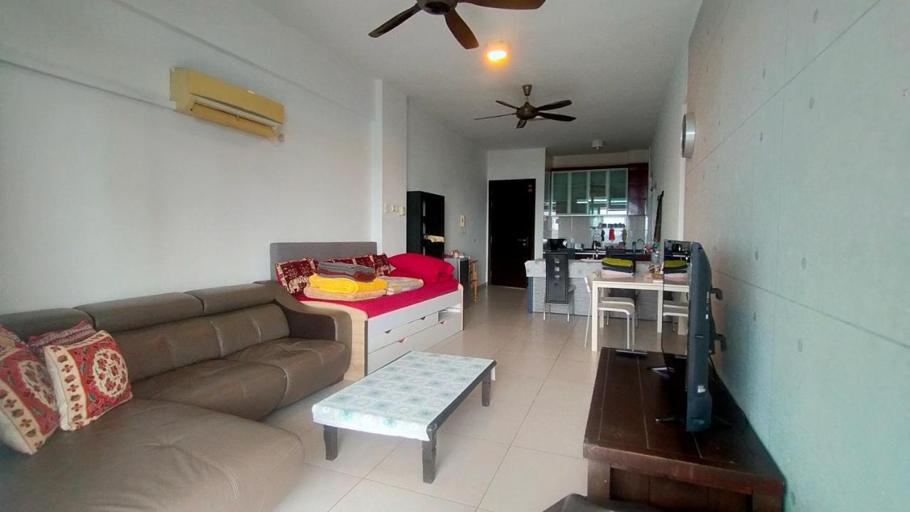 Apartment in central JB with sea view, city view, balcony, free WiFi and free parking - 5
