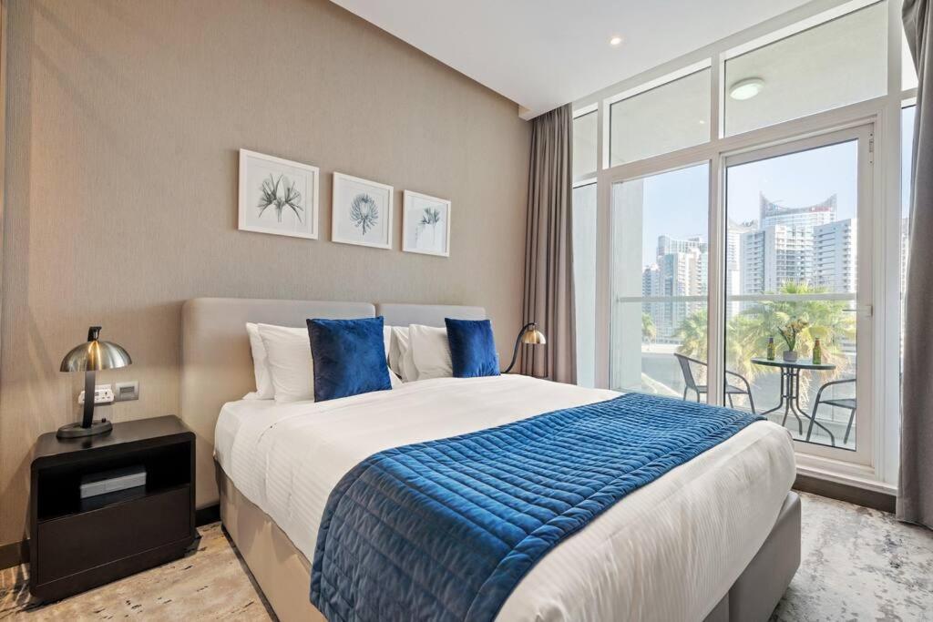Luxury Smart Studio with Canal View Business Bay - Damac Maison Prive - 2