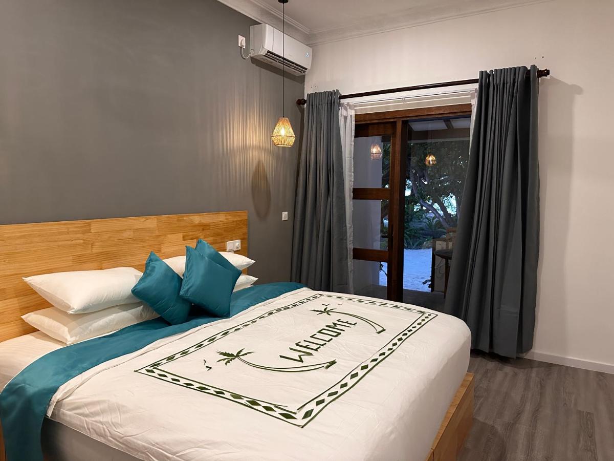 Dhigurah Beach Inn - 2