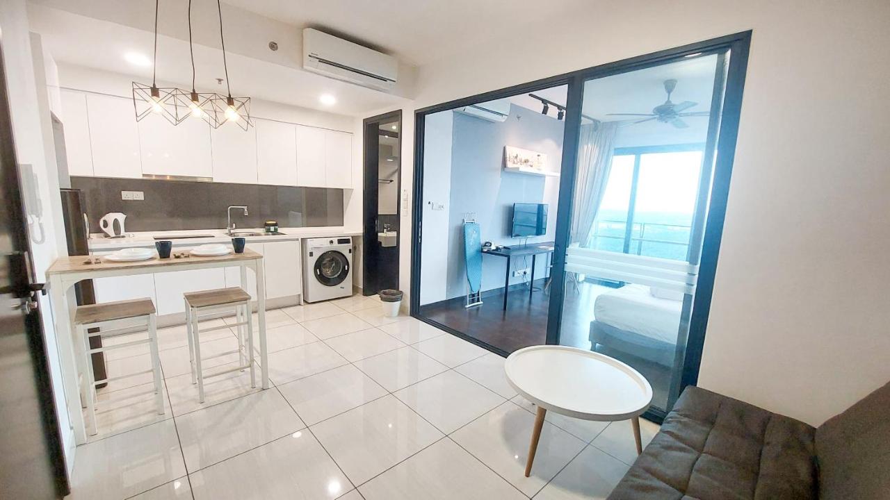 Almas Suites Puteri Harbour 1 Bedroom with Balcony by 9 Sands - 5