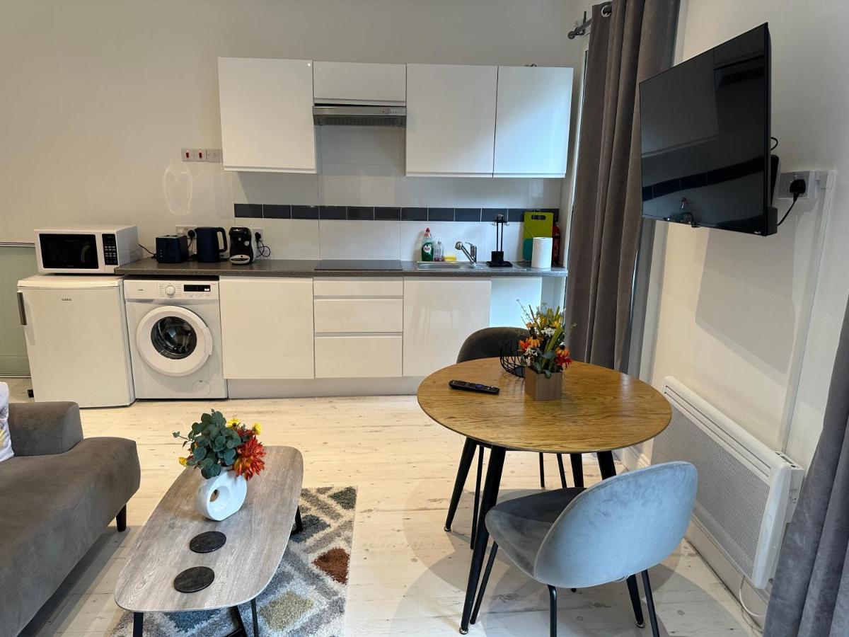 Stylish Studio Escape in West London - 4