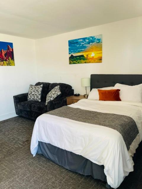 Blue Sage Inn & Suites — photo 10