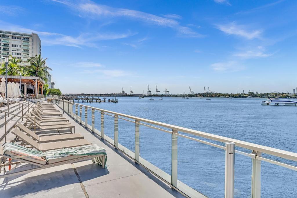 1100 West South Beach Lux Waterfront Studio - 3