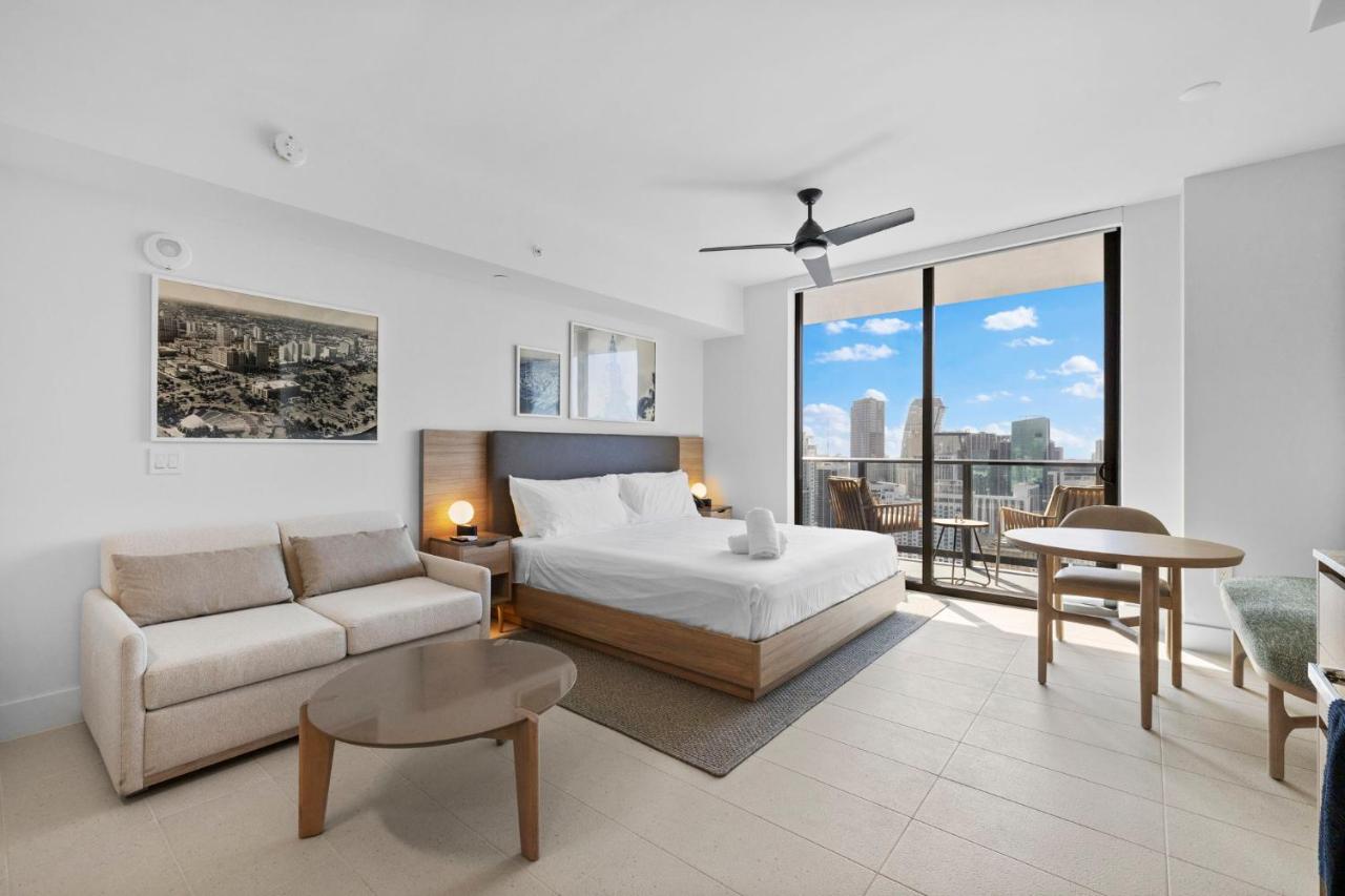 Luxury Studio on 47th! Floor in Downtown Miami