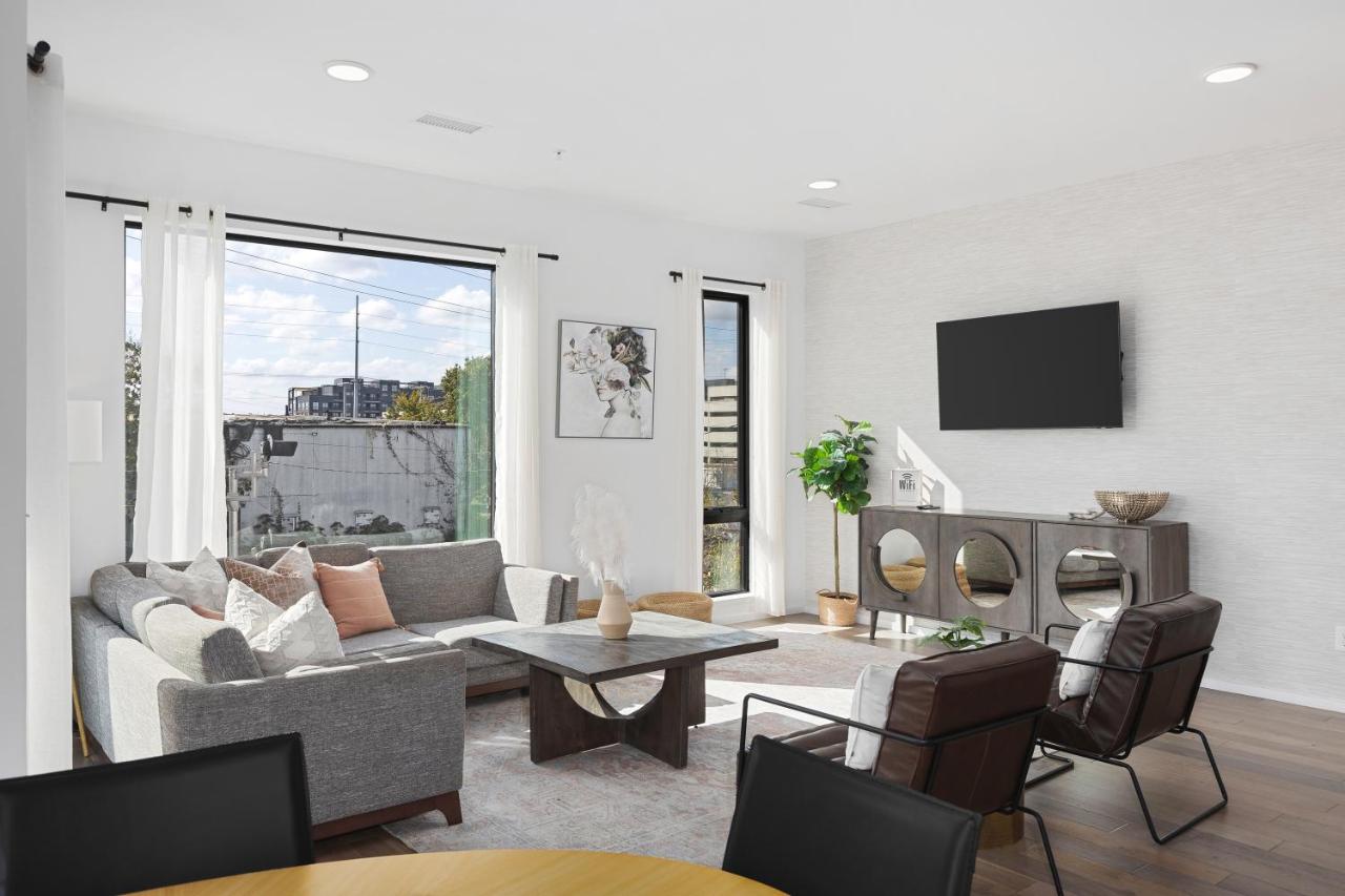 Luxury on the River 4 Beds 2.5 Bath, Walk to Downtown