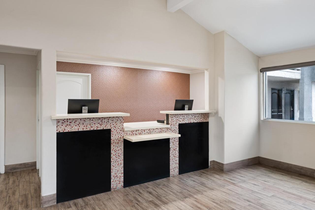 Solara Inn and Suites — photo 5