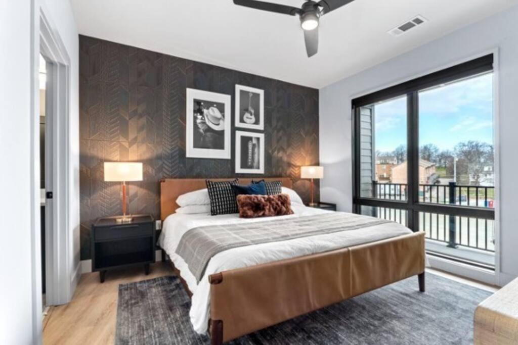 Electric - Odyssey -Top Floor West End 2 Bedroom - Minutes to Broadway - 2