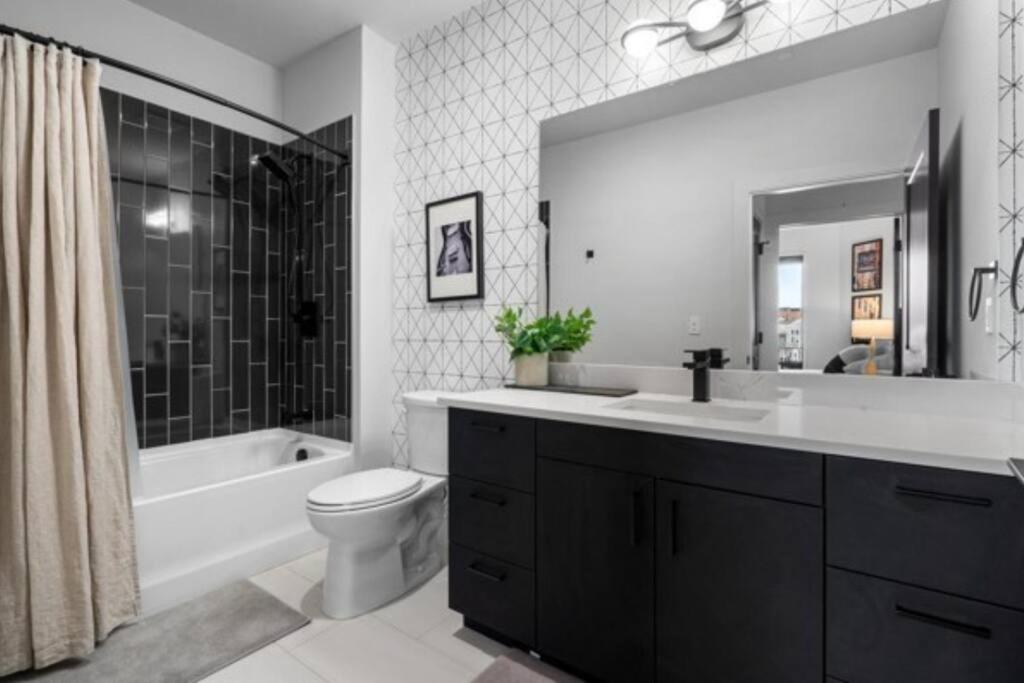 Electric - Odyssey -Top Floor West End 2 Bedroom - Minutes to Broadway - 3