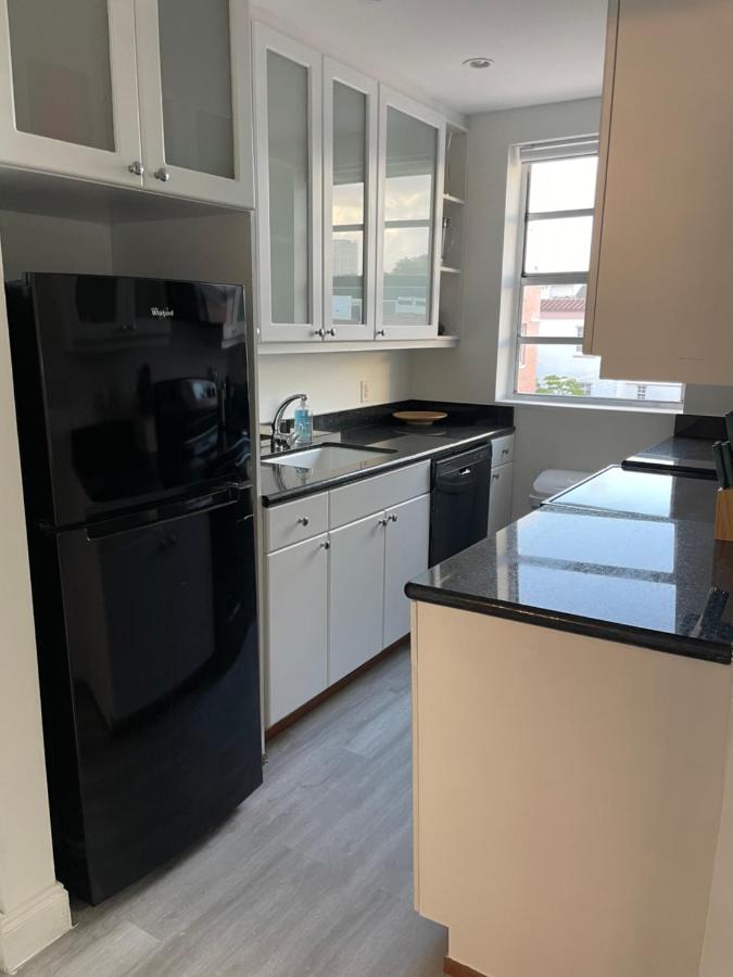 TROPICAL HAVEN POOL & 2BLOCKS TO BEACh - 5