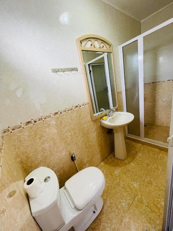 Stunning beachfront apartment, Seaview, 20 metres from beach - 3