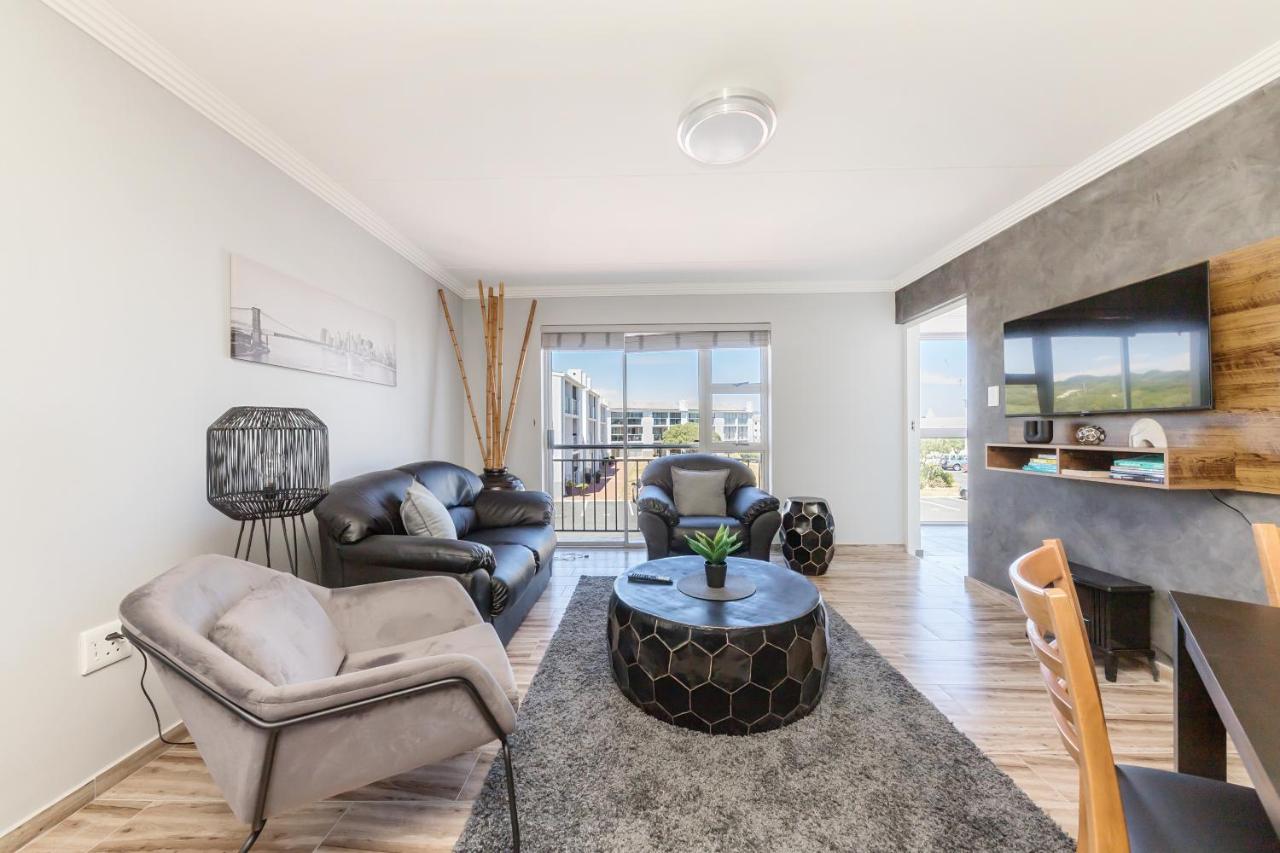 90 St Tropez Big Bay Beach Club