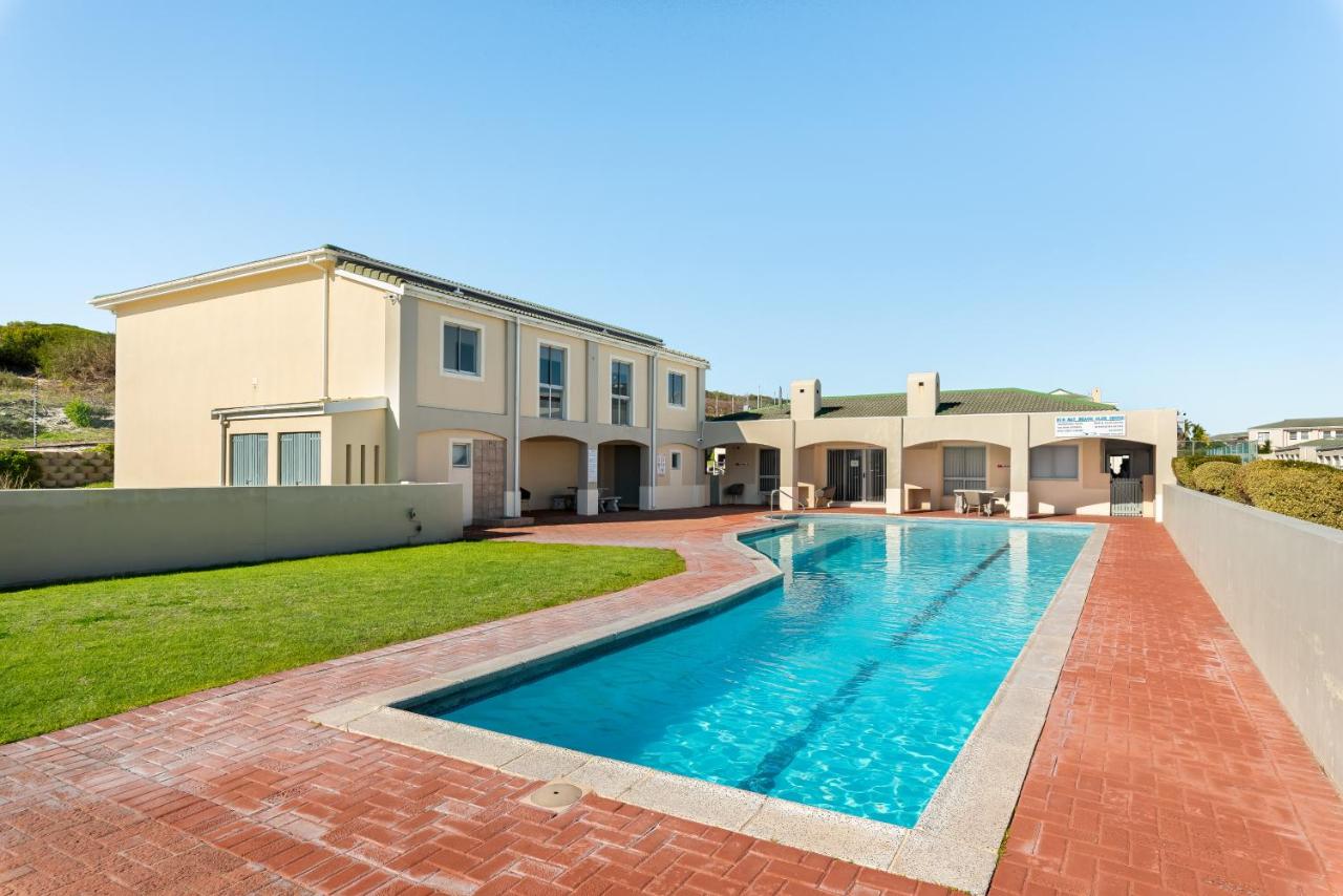 90 St Tropez Big Bay Beach Club - 3