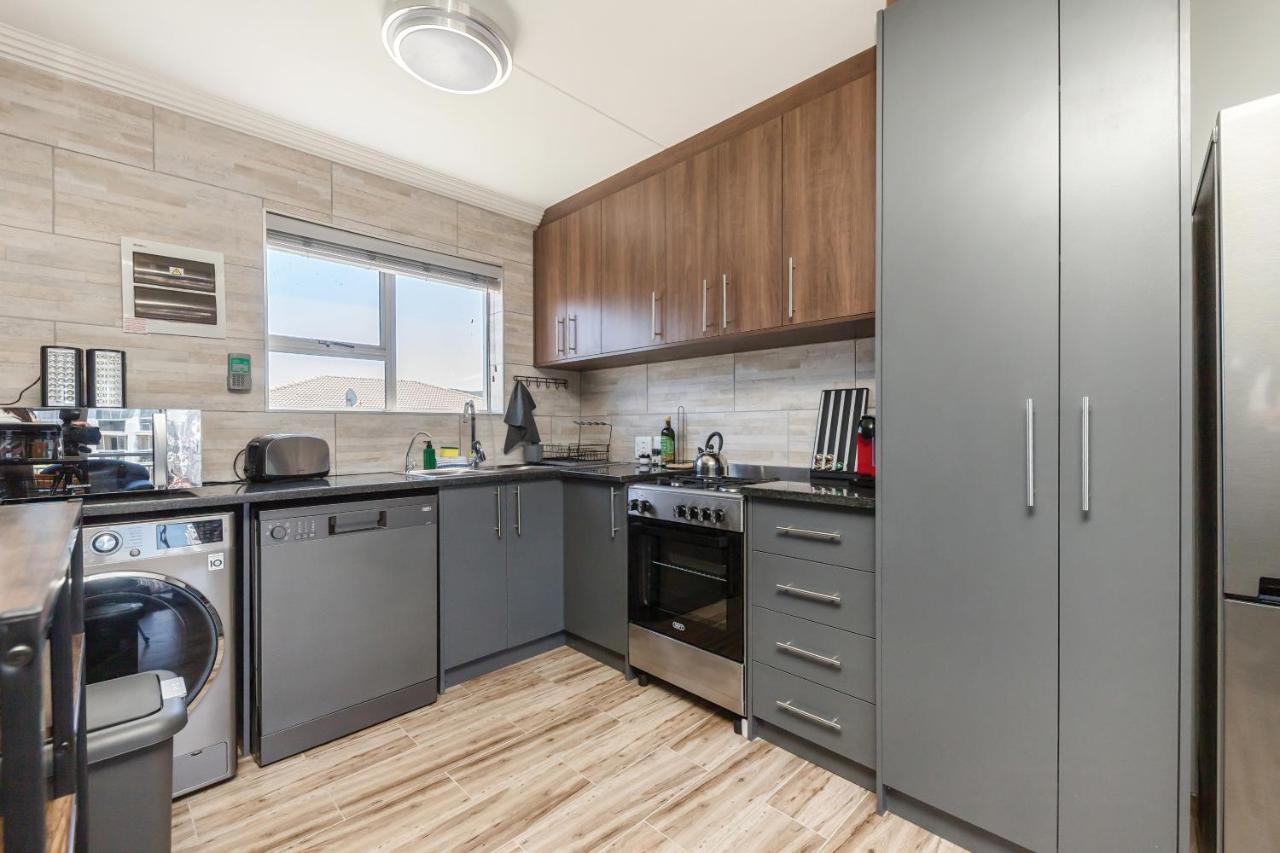 90 St Tropez Big Bay Beach Club - 4