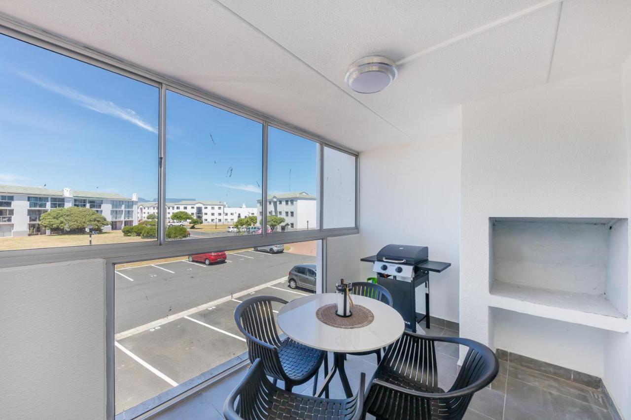 90 St Tropez Big Bay Beach Club - 5