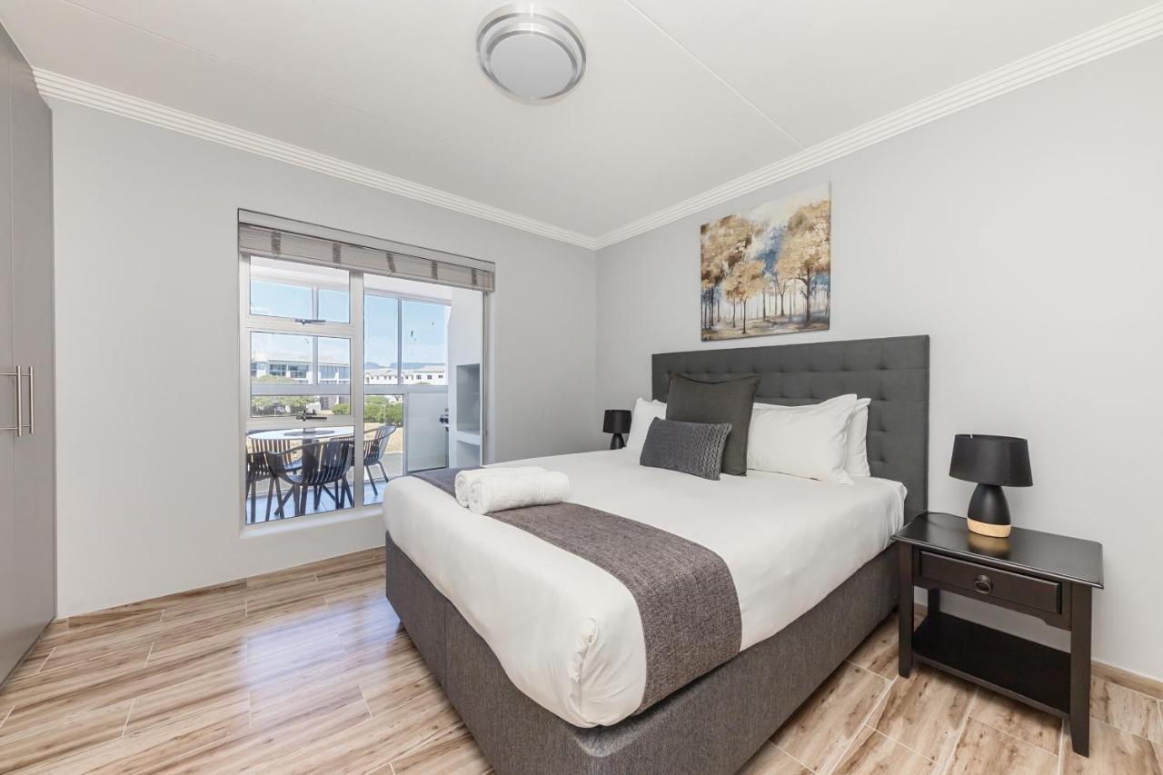 90 St Tropez Big Bay Beach Club - 2